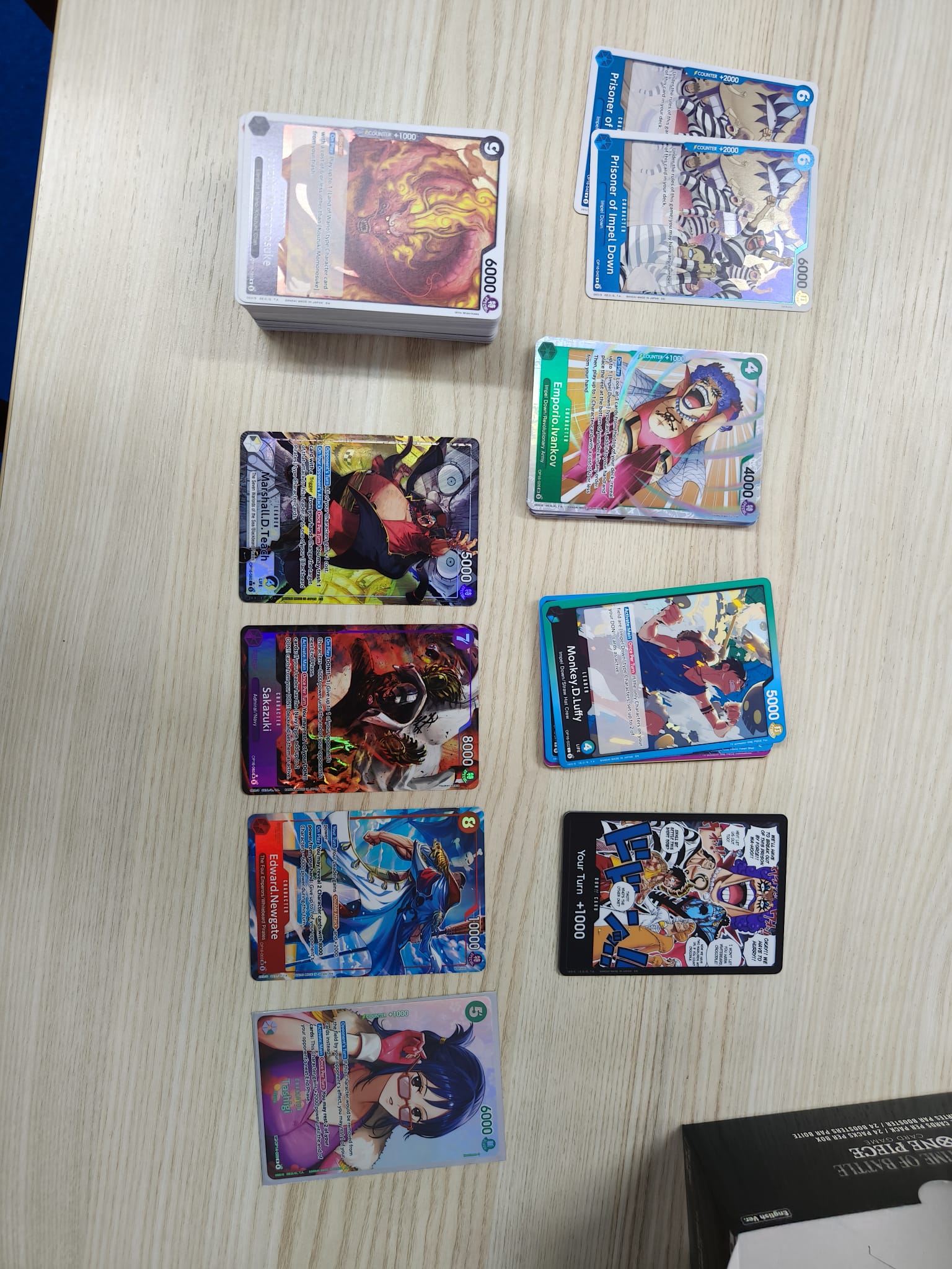 Izbor One Piece Card Game karata na stolu u Card Board Kingdomu u Puli.